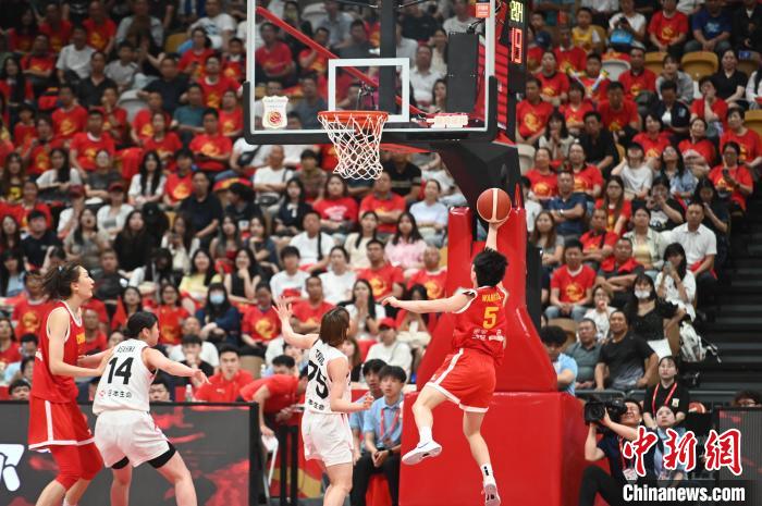 中国女篮101-92击败日本队，宫鲁鸣：给球队打八