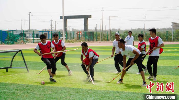 和田地区曲棍球的传承从群众参与到非遗保护的