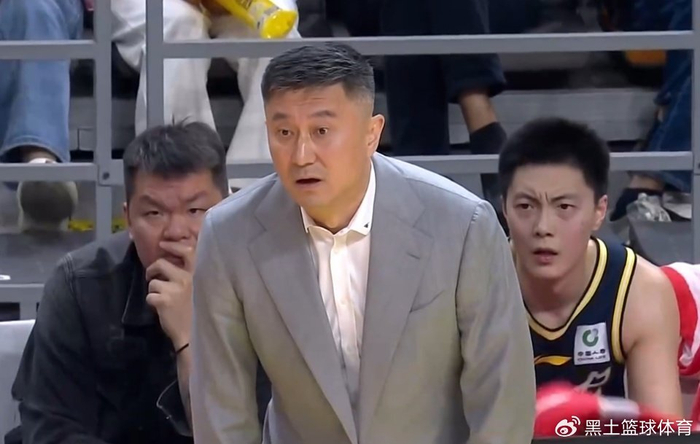 杨鸣谈辽粤对决与杜锋压力：广东男篮陷困境