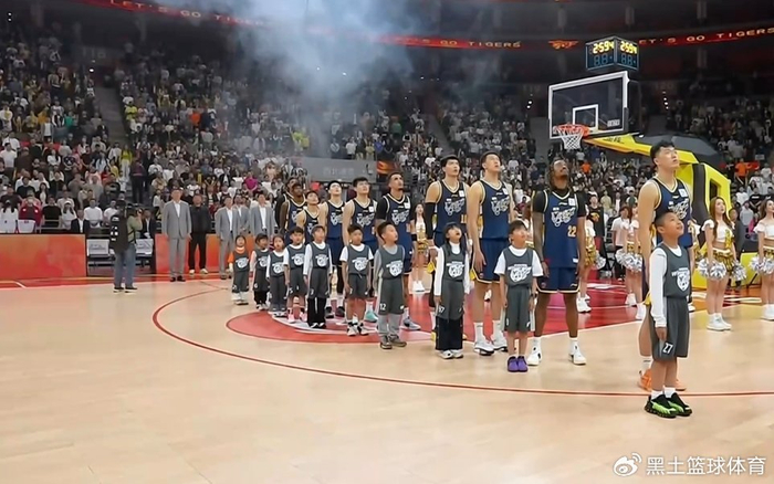 杨鸣谈辽粤对决与杜锋压力：广东男篮陷困境