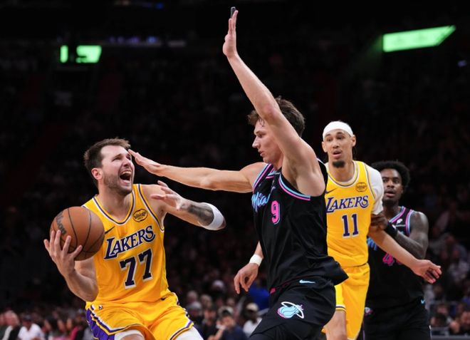 湖人8连胜东契奇砍60分 詹姆斯里程碑之夜助球队