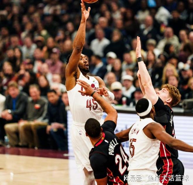 热火逆转骑士终结5连败，骑士惨遭21分崩盘