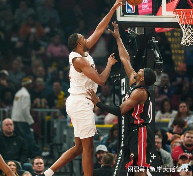 热火逆转骑士终结5连败，骑士惨遭21分崩盘