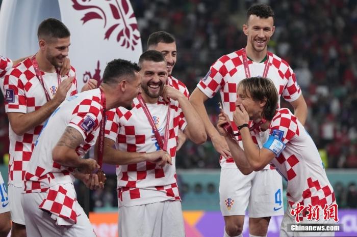 莫德里奇率克罗地亚夺世界杯季军谢幕之战