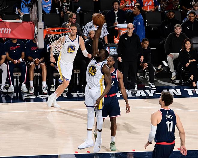 勇士逆转快船晋级季后赛附加赛第二轮 追梦格林