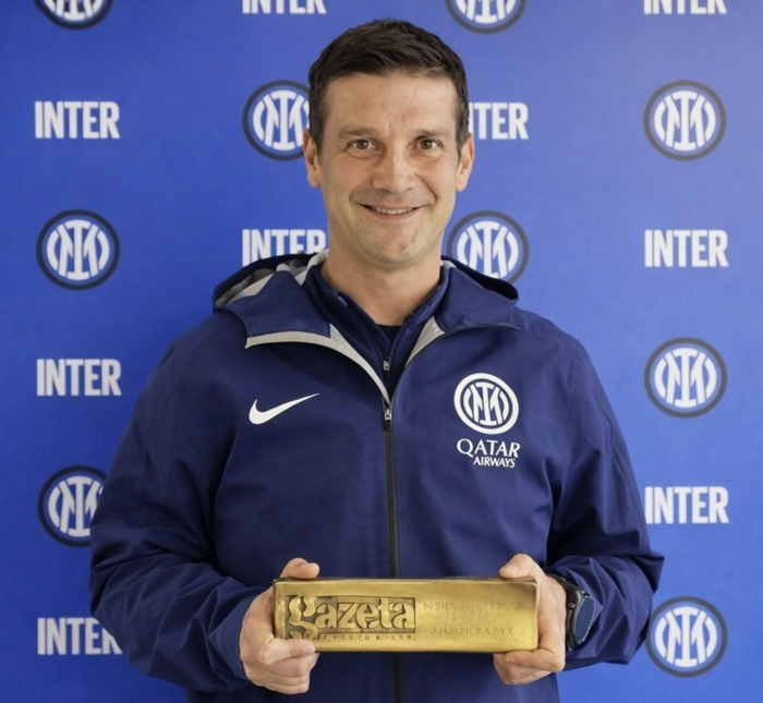 曼城英超登顶巴萨领跑西甲巴黎冲击法甲五连冠